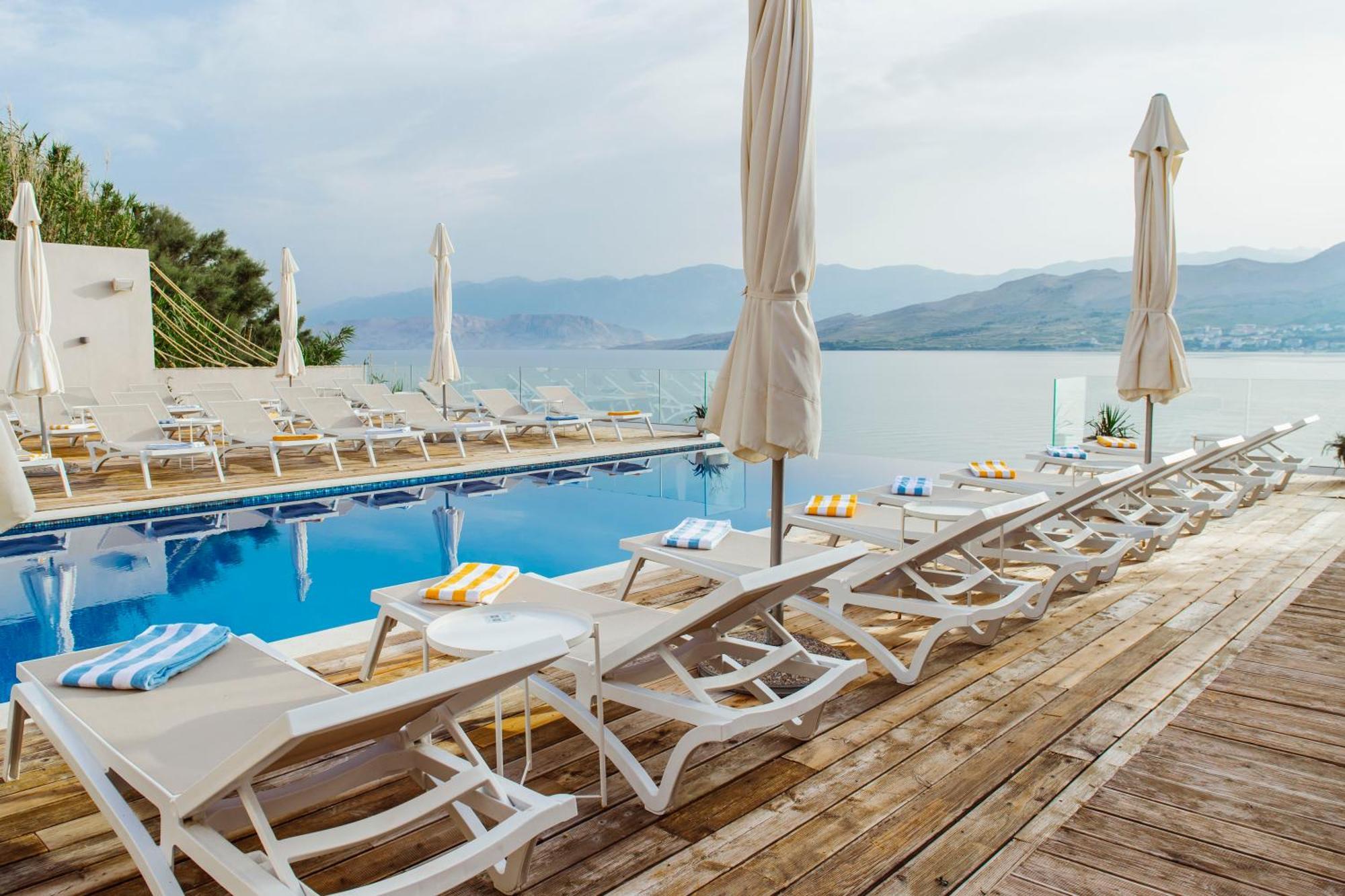 Hotel Plaza Pag Town Bagian luar foto
