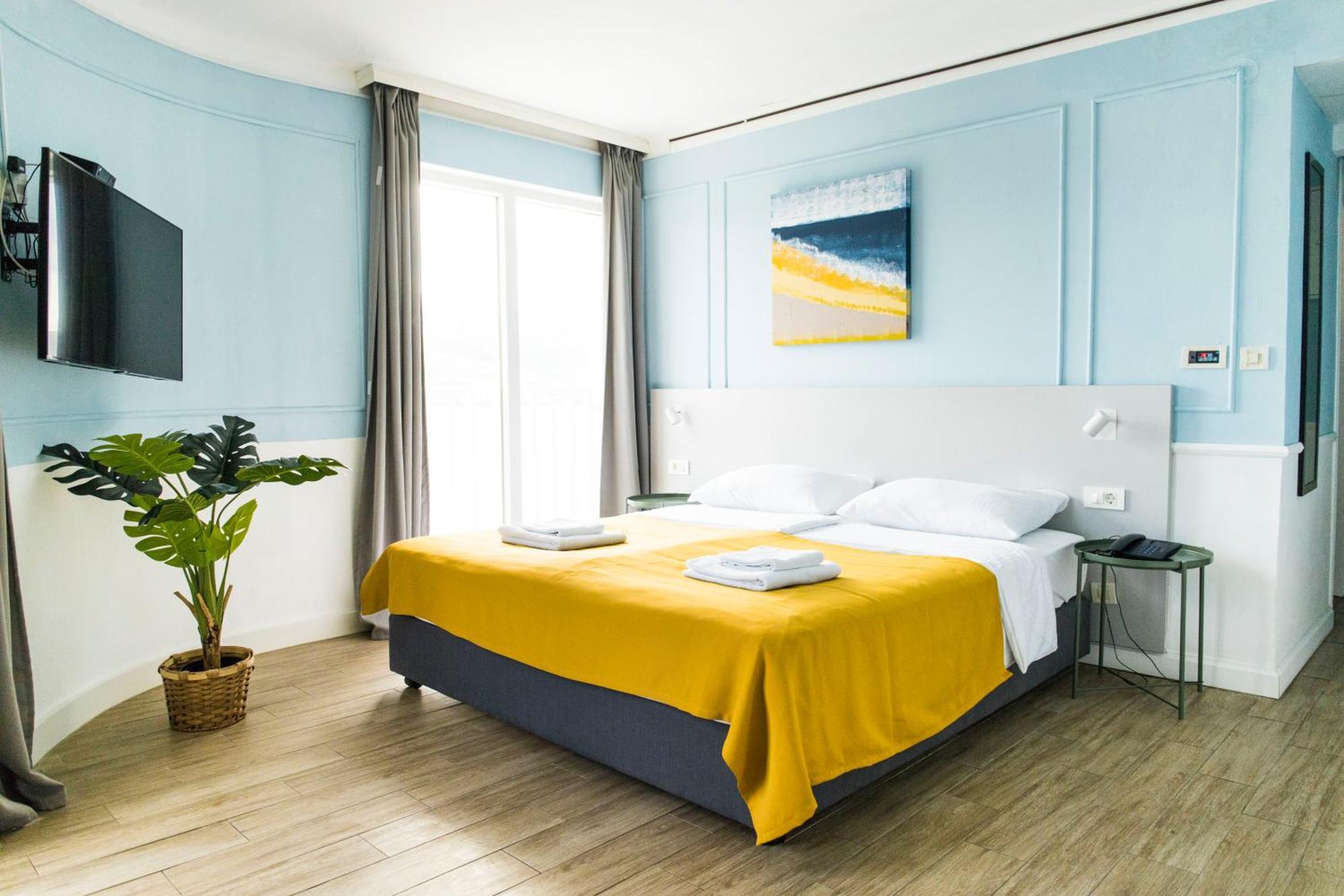 Hotel Plaza Pag Town Bagian luar foto