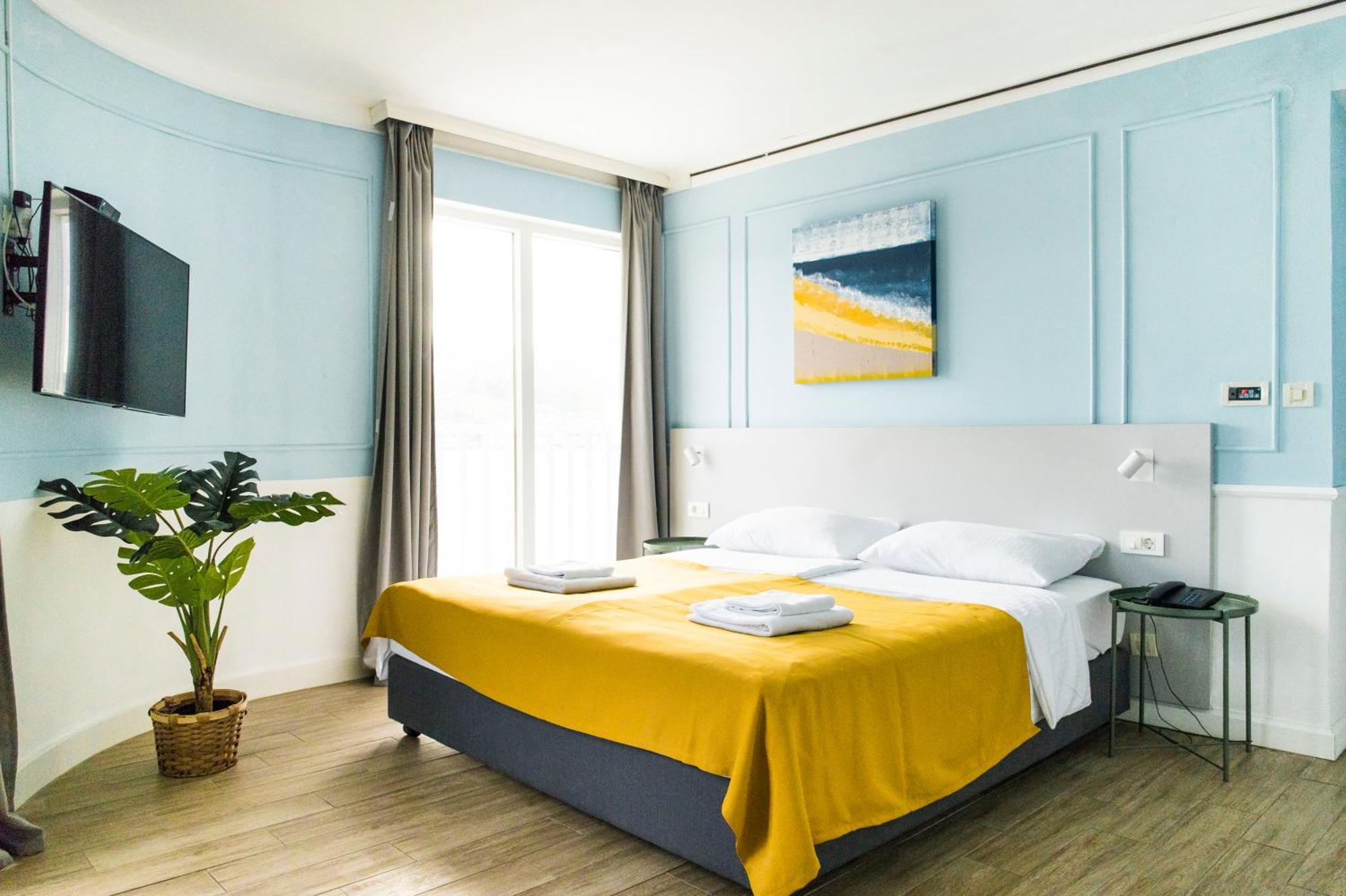 Hotel Plaza Pag Town Bagian luar foto