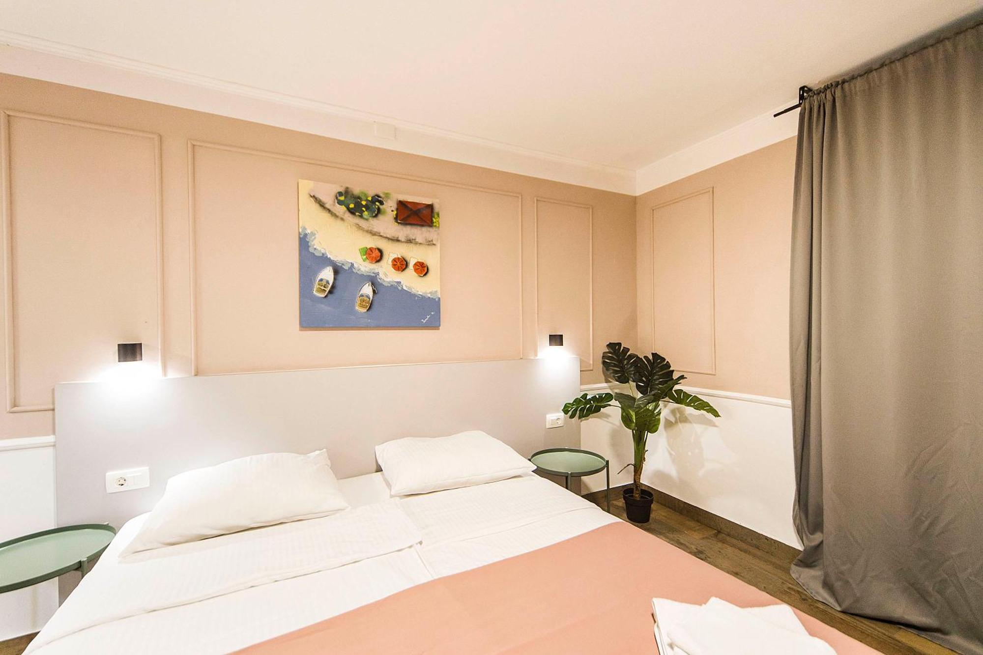 Hotel Plaza Pag Town Bagian luar foto