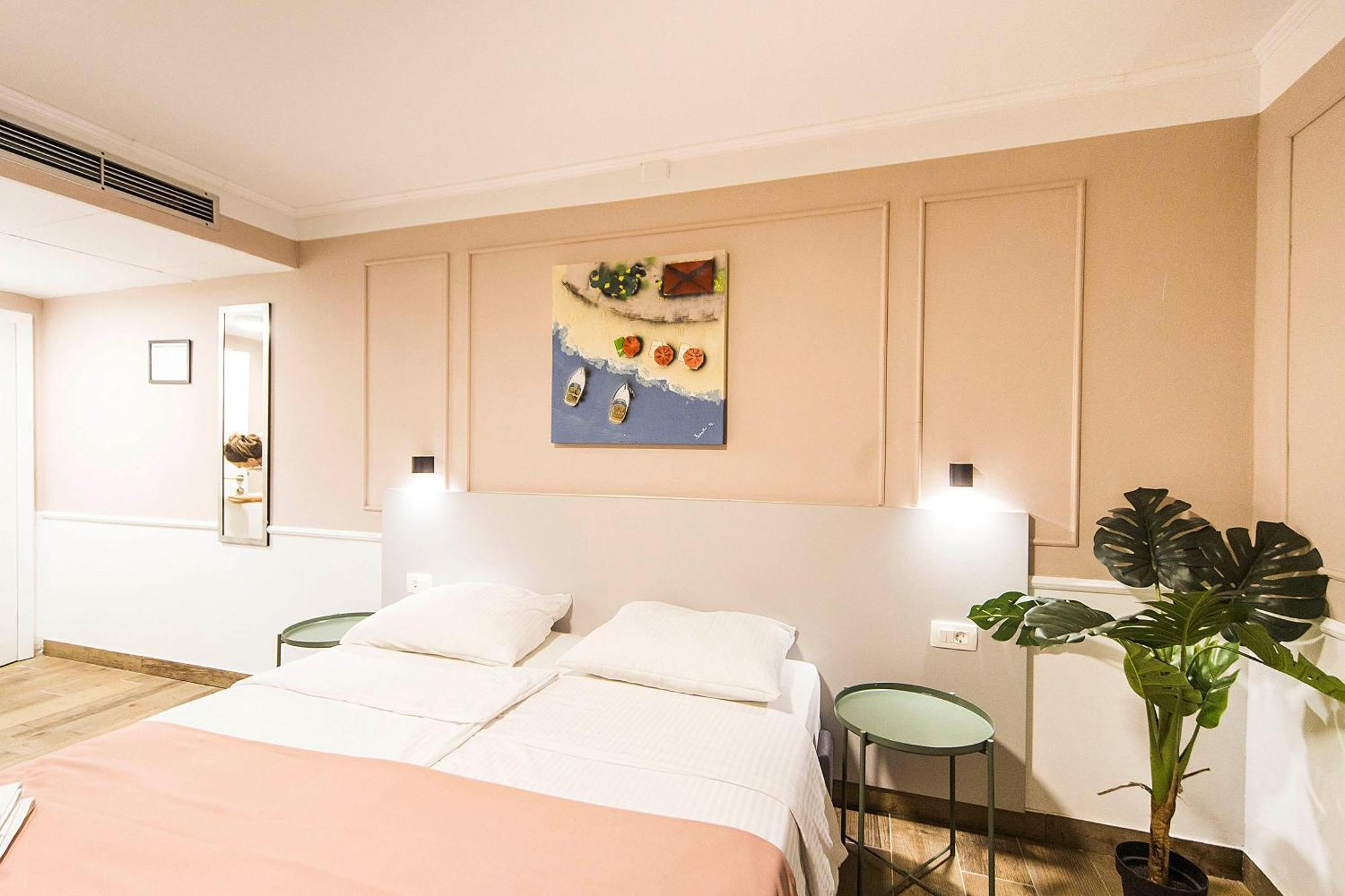 Hotel Plaza Pag Town Bagian luar foto